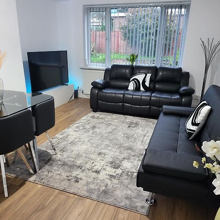 Spacious & Cosy Holiday Home In Manchester Exteriör bild